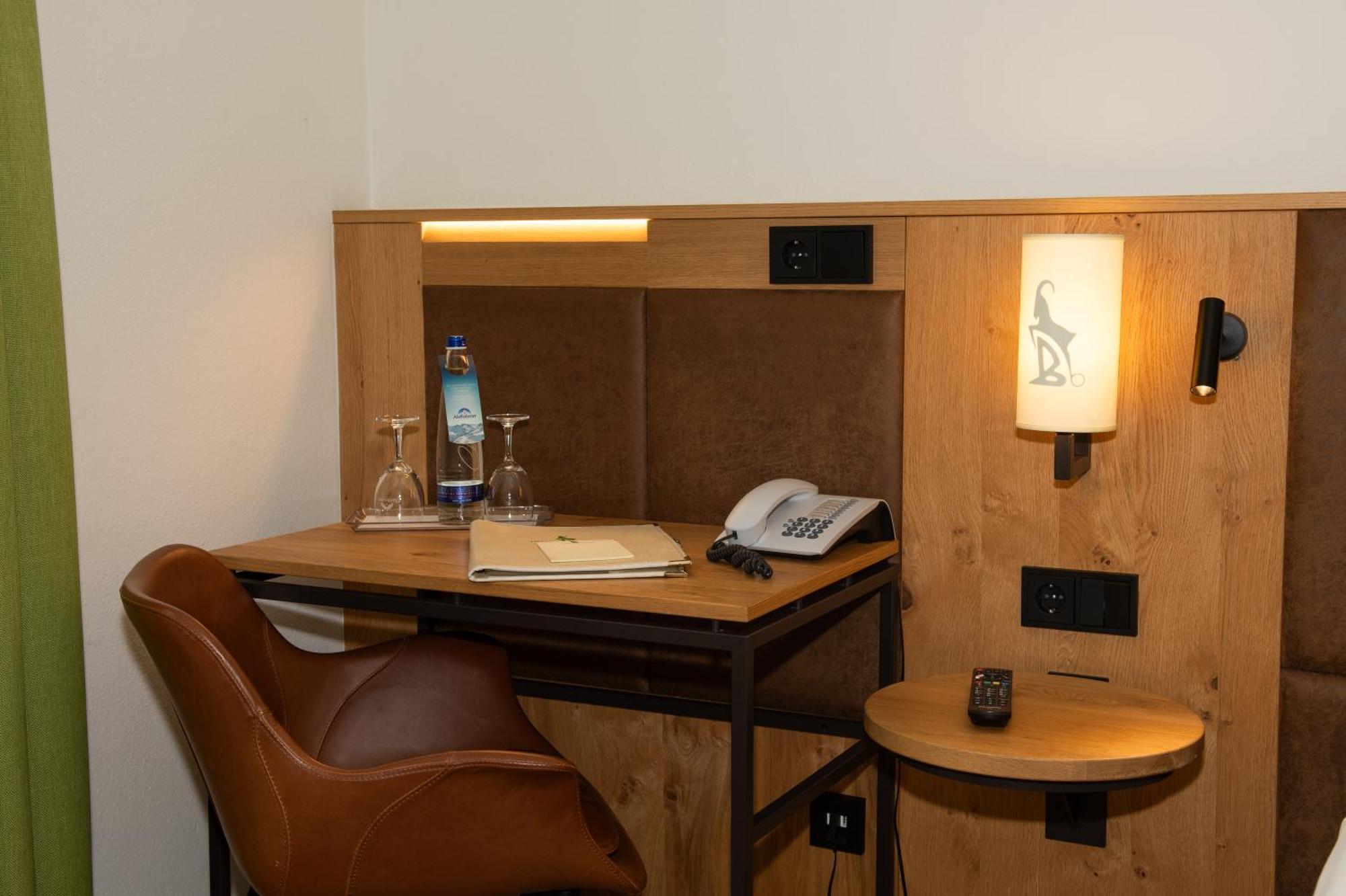 Hotel Bockmaier Oberpframmern Екстериор снимка