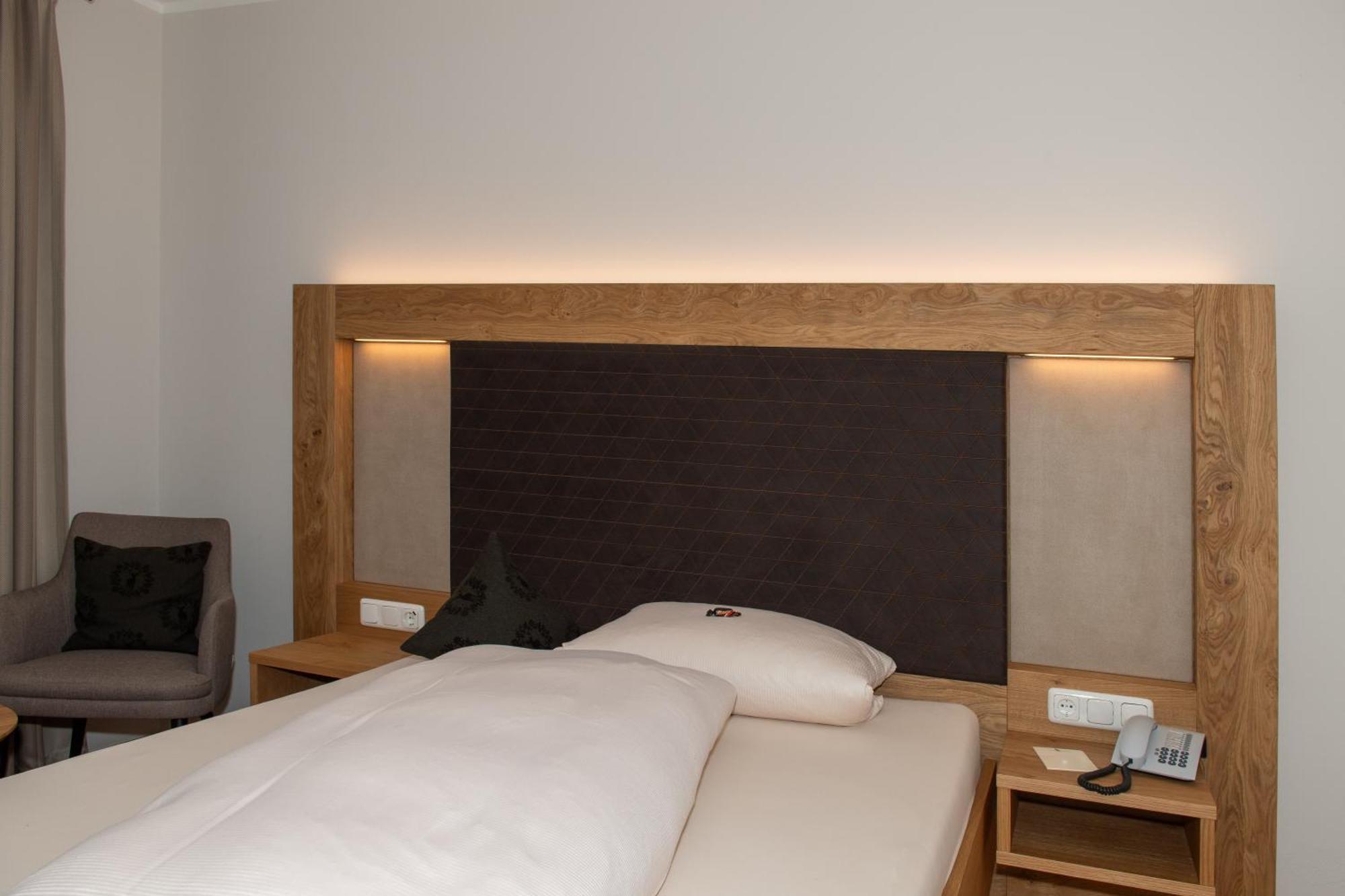 Hotel Bockmaier Oberpframmern Екстериор снимка