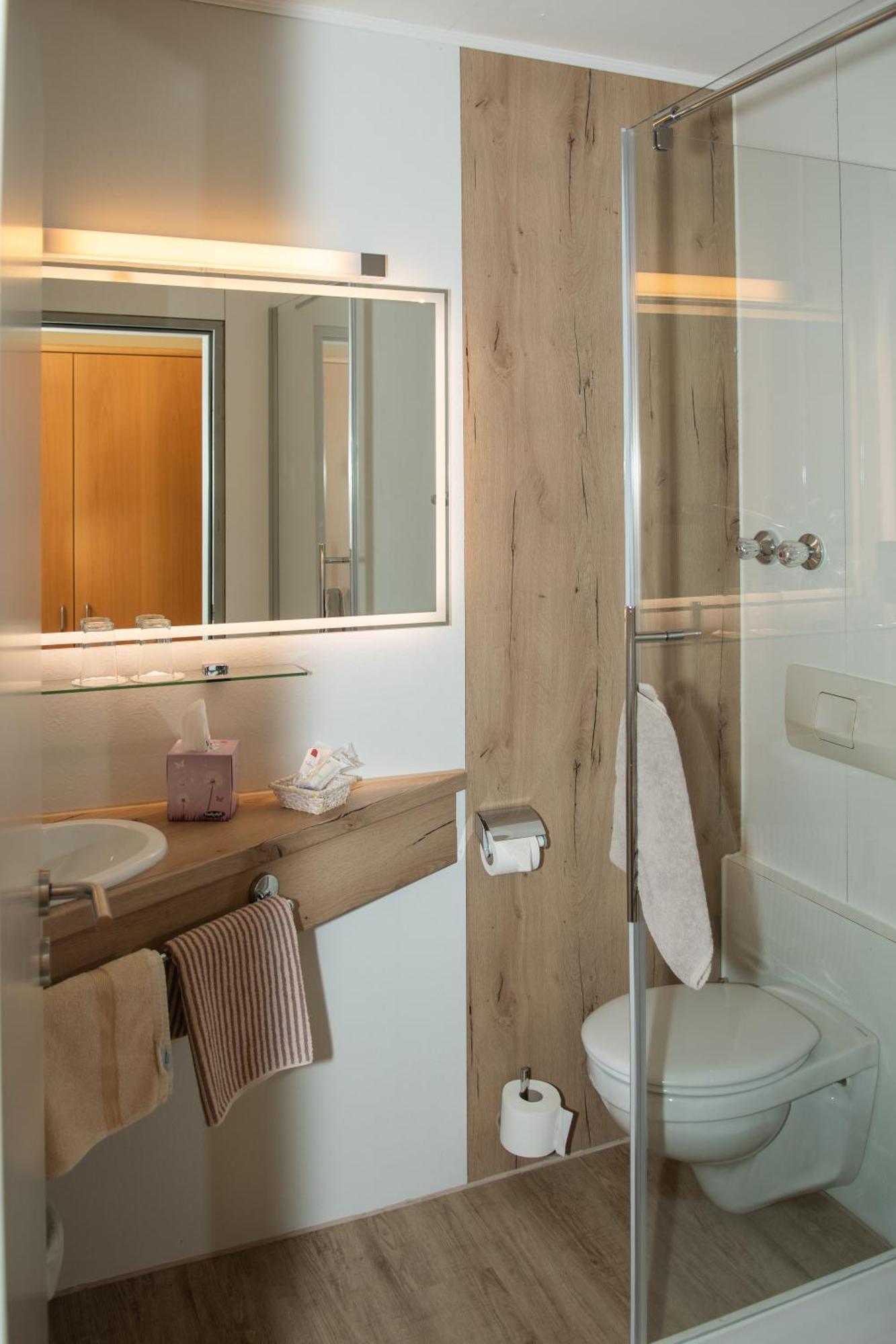Hotel Bockmaier Oberpframmern Екстериор снимка