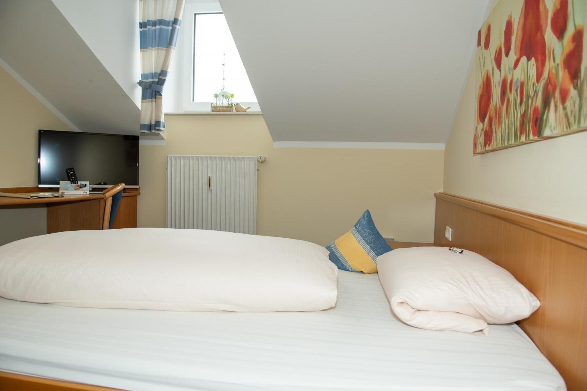 Hotel Bockmaier Oberpframmern Екстериор снимка