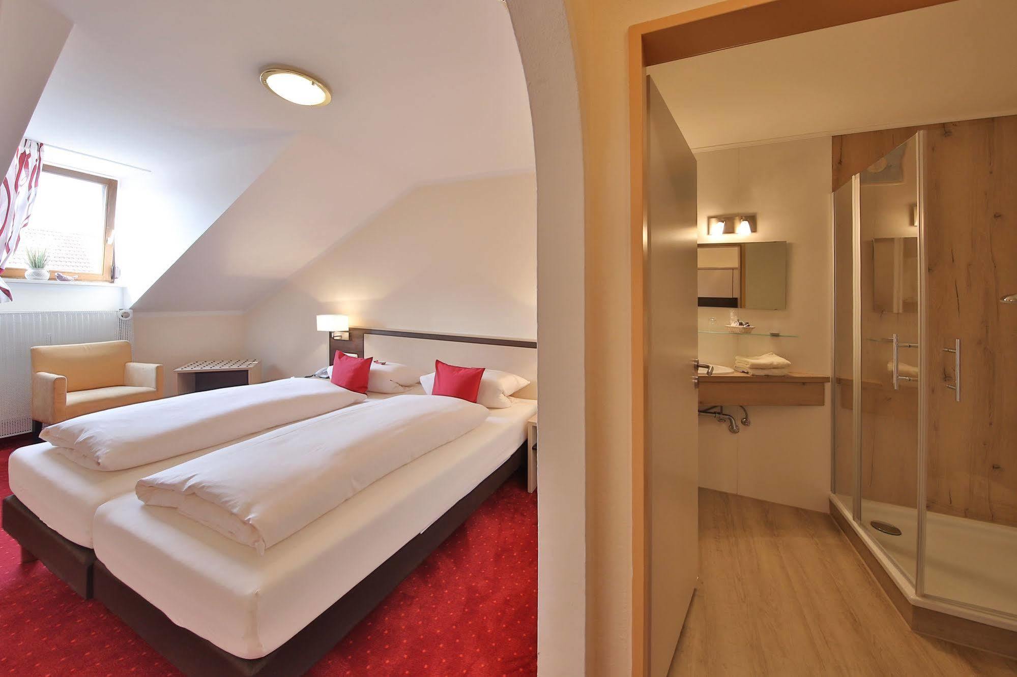 Hotel Bockmaier Oberpframmern Екстериор снимка