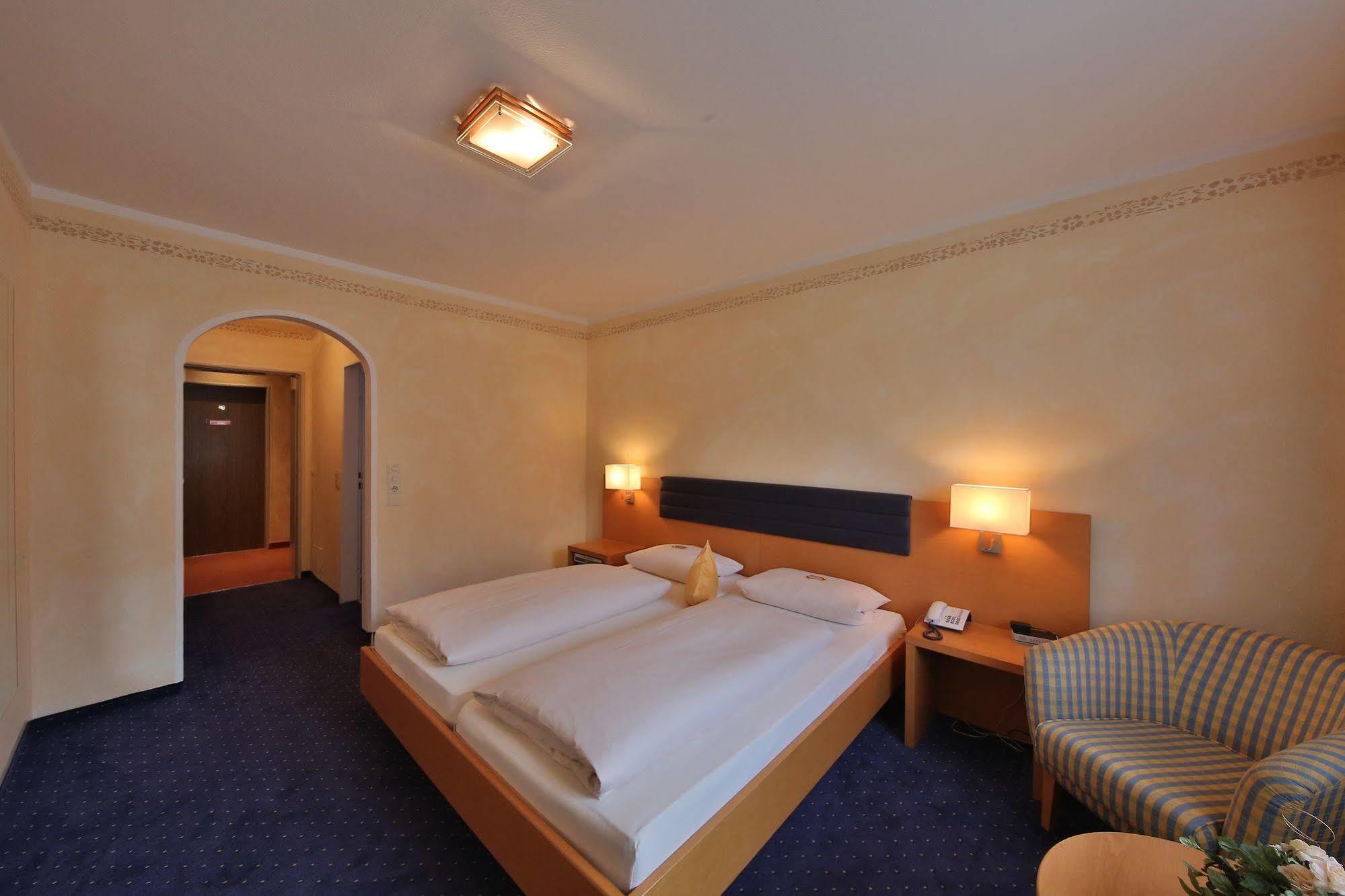 Hotel Bockmaier Oberpframmern Екстериор снимка